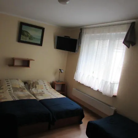 Goscinne Hallera 11 بيت ضيافة