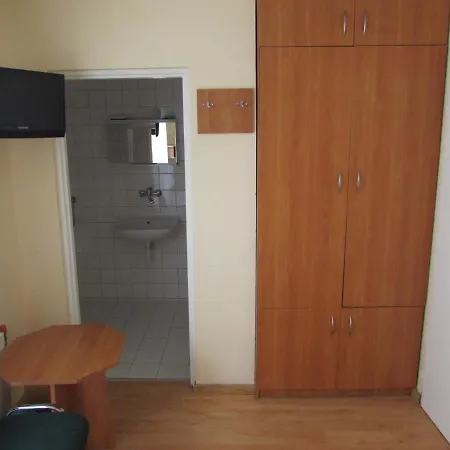 Goscinne Hallera 11 招待所 3*