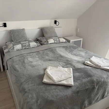 Goscinne Hallera 11 Gæstehus