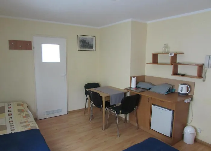 Goscinne Hallera 11 Penzion 3*